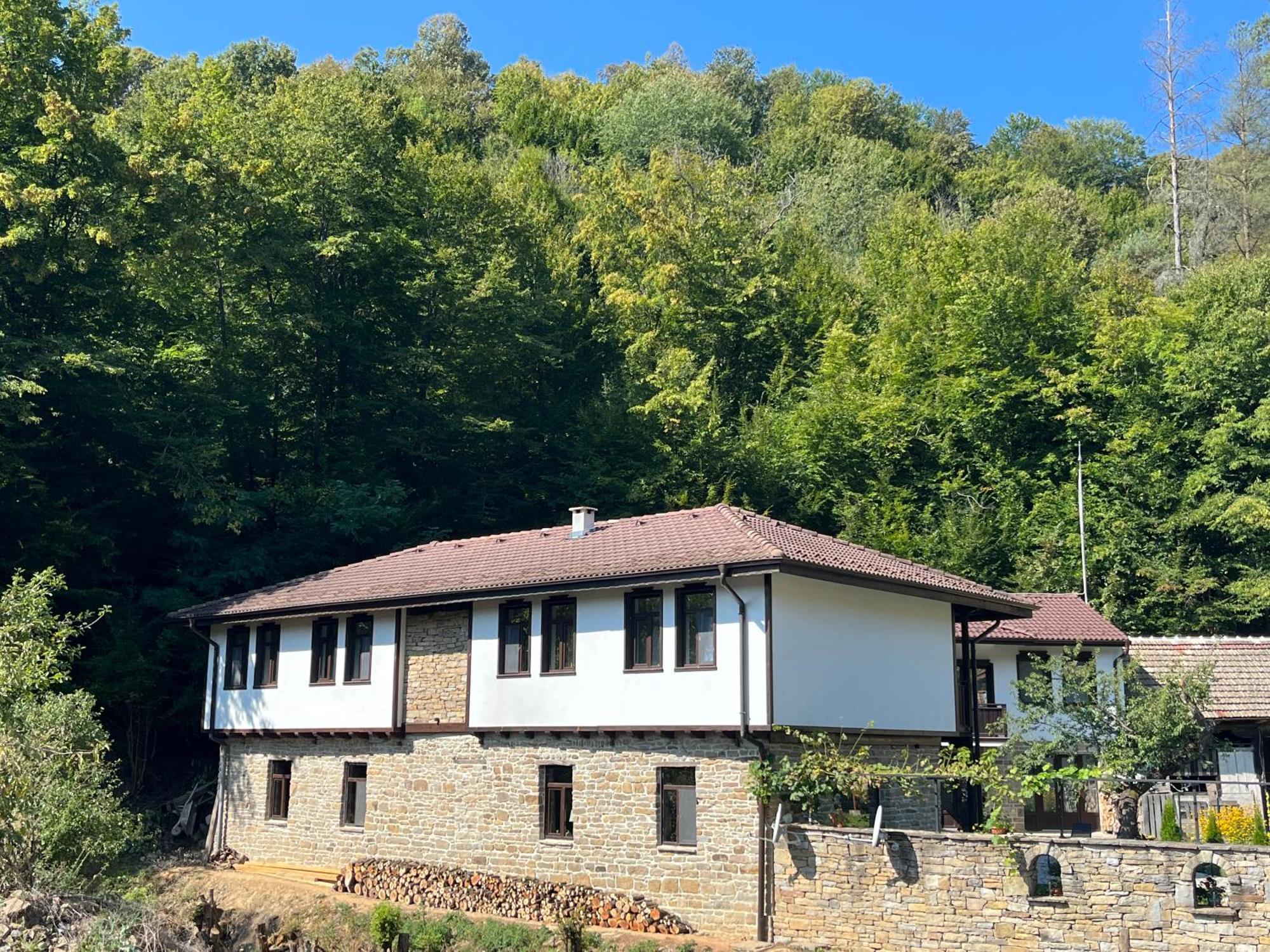 Verta House Tryavna Bagian luar foto